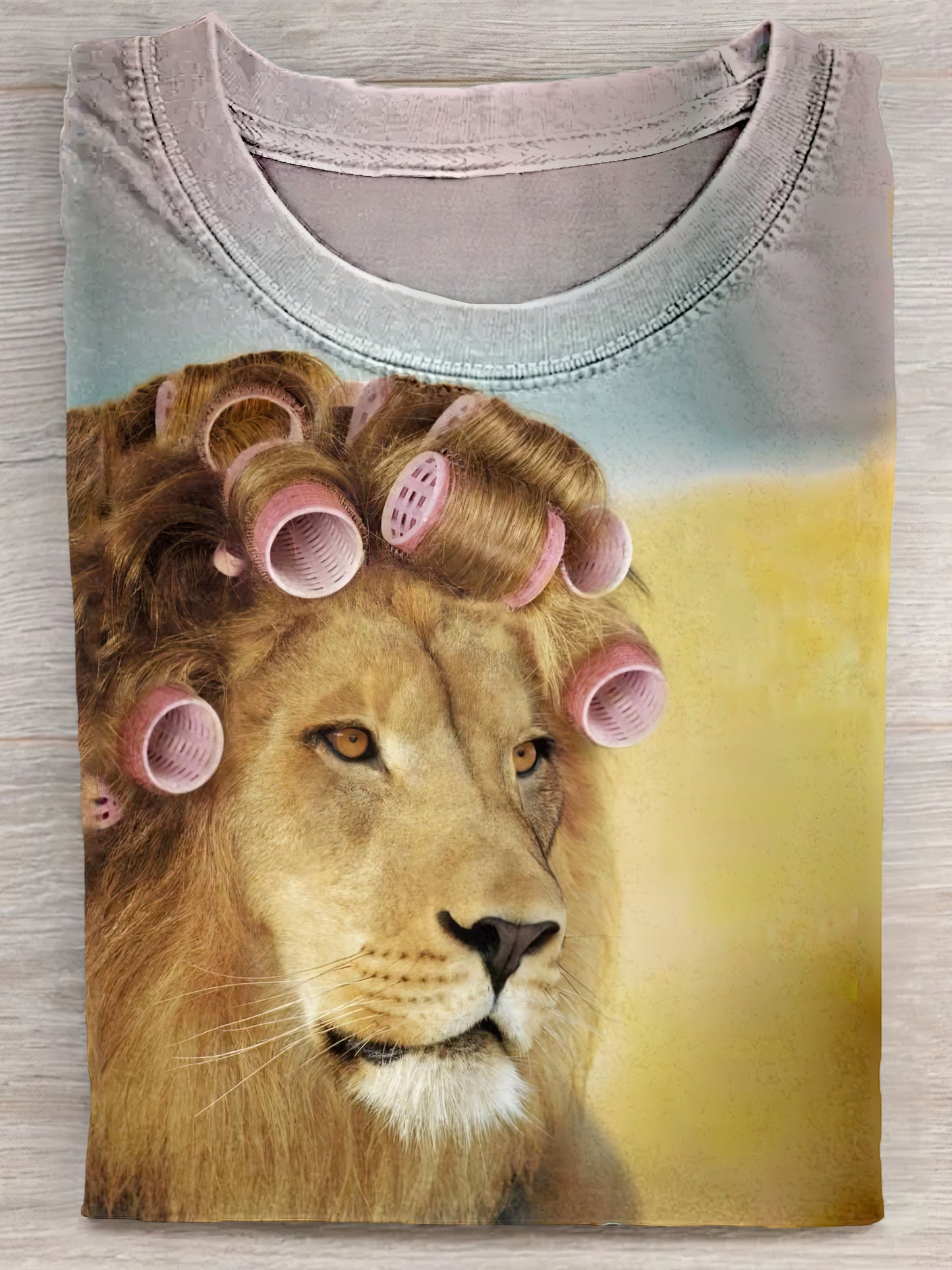 Funny Lion Diva With Hair Rollers Unisex Tee